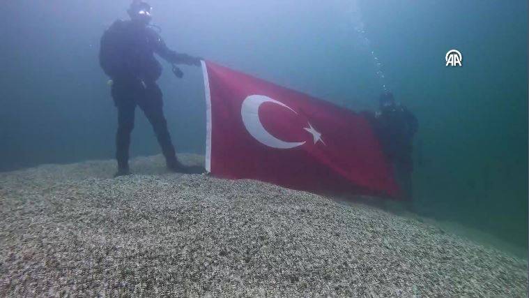 Emniyetin 19 Mayıs klibi nefes kesti! 6